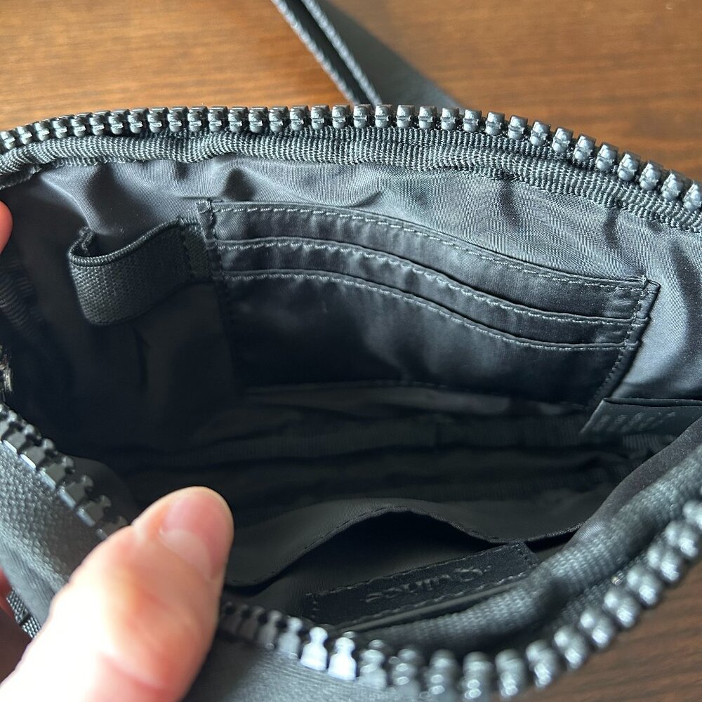 Quince All Day Neoprene Phone Sling - Picture 3 of 4